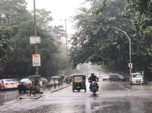 Delhi weather today: Rainfall likely to continue till Republic Day; air quality improves but experts warn of high pollution levels Delhi weather today: Rainfall likely to continue till Republic Day; air quality improves but experts warn of high pollution levels