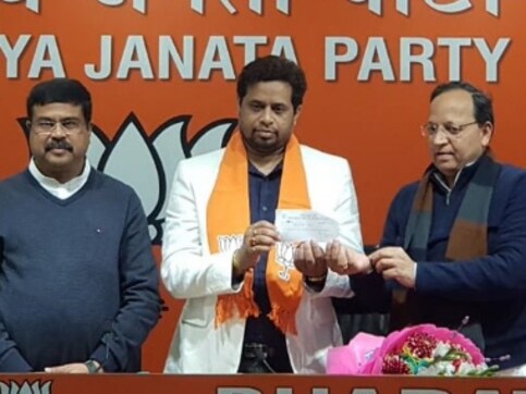 Setback for Mamata Banerjee as former TMC MP Saumitra Khan joins BJP, lashes out at West Bengal CM for 'police raj' Setback for Mamata Banerjee as former TMC MP Saumitra Khan joins BJP, lashes out at West Bengal CM for 'police raj'
