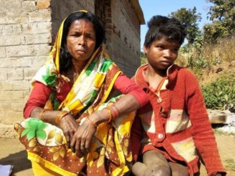 Confusion over Aadhaar linking afflicts several Jharkhand tribal groups; 43% go hungry due to web of procedural obstacles Confusion over Aadhaar linking afflicts several Jharkhand tribal groups; 43% go hungry due to web of procedural obstacles