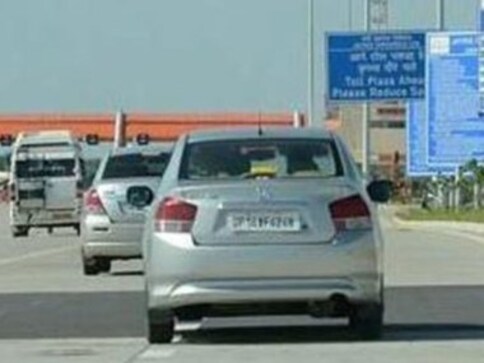 Six killed, 18 injured in accident involving three vehicles on Uttar Pradesh's Lucknow-Agra Expressway Six killed, 18 injured in accident involving three vehicles on Uttar Pradesh's Lucknow-Agra Expressway