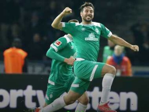 Bundesliga: Schalke, Freiburg share spoils in goalless affair; Werder Bremen's Claudio Pizzro becomes league's oldest scorer Bundesliga: Schalke, Freiburg share spoils in goalless affair; Werder Bremen's Claudio Pizzro becomes league's oldest scorer