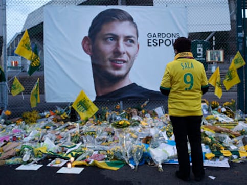 Wreckage of plane carrying Cardiff City striker Emiliano Sala and pilot David Ibbotson found, say investigators Wreckage of plane carrying Cardiff City striker Emiliano Sala and pilot David Ibbotson found, say investigators