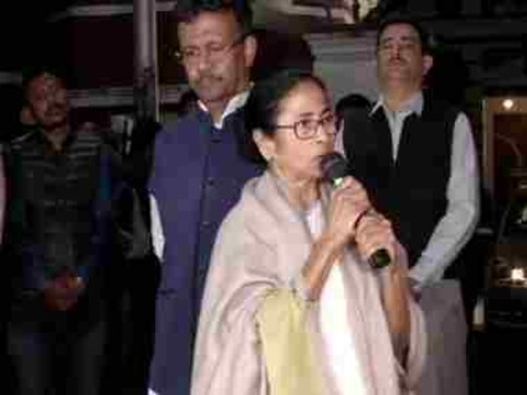Mamata vs Centre: Support pours in from Opposition parties across country even as West Bengal CM calls protest 'non-political' Mamata vs Centre: Support pours in from Opposition parties across country even as West Bengal CM calls protest 'non-political'