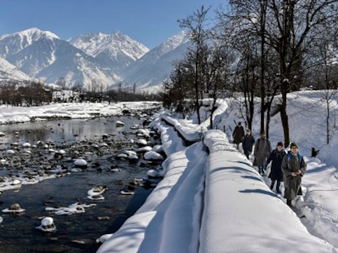 Western disturbances likely to bring in fresh rain, hailstorms in north, north-west India, predicts IMD Western disturbances likely to bring in fresh rain, hailstorms in north, north-west India, predicts IMD