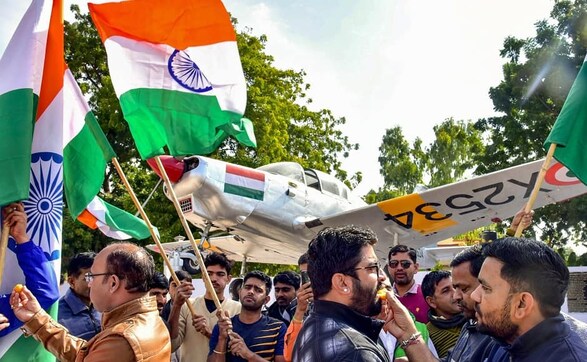 'Titanic win for India, biggest diplomatic victory': Jingoism floods Twitter after Pakistan decides to release IAF pilot Abhinandan 'Titanic win for India, biggest diplomatic victory': Jingoism floods Twitter after Pakistan decides to release IAF pilot Abhinandan