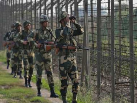 Army, BSF troops put on highest degree of alertness; schools in 5-km radius of LoC in Rajouri, Poonch temporarily closed Army, BSF troops put on highest degree of alertness; schools in 5-km radius of LoC in Rajouri, Poonch temporarily closed