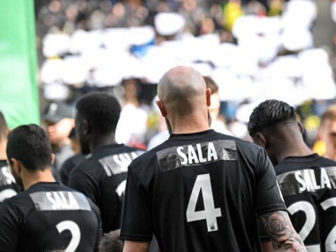 Ligue 1: Nantes let two-goal lead slip to lose to Nimes on evening of emotional gestures for Emiliano Sala Ligue 1: Nantes let two-goal lead slip to lose to Nimes on evening of emotional gestures for Emiliano Sala