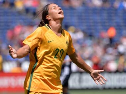 Australian women's footballers receive equal pay contracts as male counterparts in landmark move Australian women's footballers receive equal pay contracts as male counterparts in landmark move