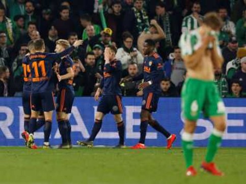 Copa del Rey: Valencia gain advantage in semi-final tie after late comeback earns a draw against Real Betis in first leg Copa del Rey: Valencia gain advantage in semi-final tie after late comeback earns a draw against Real Betis in first leg