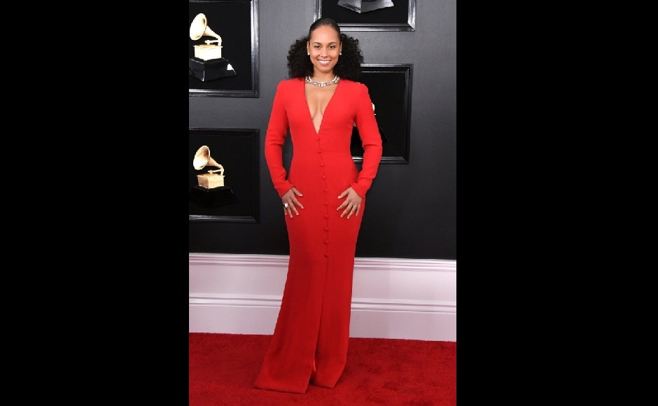 Grammys host Alicia Keys in Armani. Image from Twitter @mefeater Grammys host Alicia Keys in Armani. Image from Twitter @mefeater