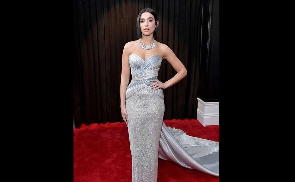 Dua Lipa in Versace. Image from @DuaLipaIRL Dua Lipa in Versace. Image from @DuaLipaIRL