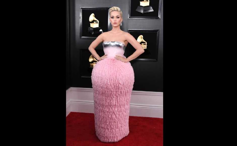 Katy Perry in Balmain. Image from Twitter @RobbieBarstool Katy Perry in Balmain. Image from Twitter @RobbieBarstool