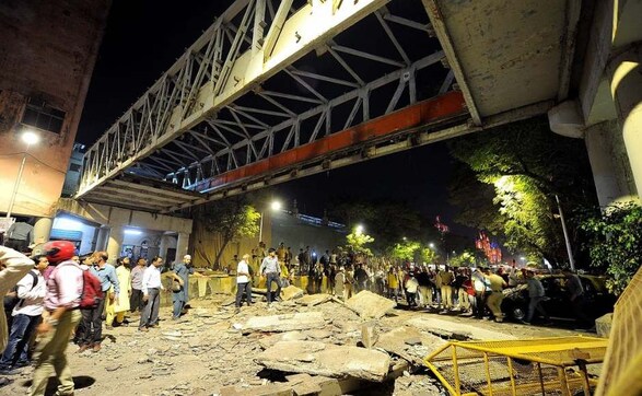 Mumbai CSMT bridge collapse leaves five dead, over 30 injured; rescue work in progress Mumbai CSMT bridge collapse leaves five dead, over 30 injured; rescue work in progress