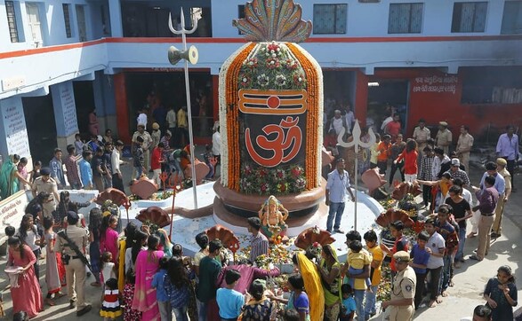 Mahashivratri 2019 to mark end of Kumbh Mela; crores of devotees throng temples all over India Mahashivratri 2019 to mark end of Kumbh Mela; crores of devotees throng temples all over India