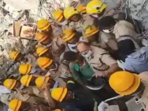 WATCH: After being trapped for over 60 hours, man rescued out of Dharwad collapse site in Karnataka