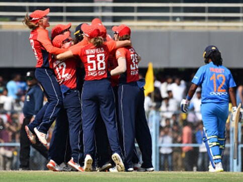 India women vs England women: Hosts lose third T20I by 1 run after failing to score three runs in last over as visitors clinch series 3-0 India women vs England women: Hosts lose third T20I by 1 run after failing to score three runs in last over as visitors clinch series 3-0