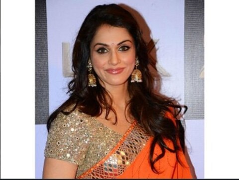 Isha Koppikar receives backlash on Twitter for comparing co-star Sivakarthikeyan to Rajinikanth Isha Koppikar receives backlash on Twitter for comparing co-star Sivakarthikeyan to Rajinikanth