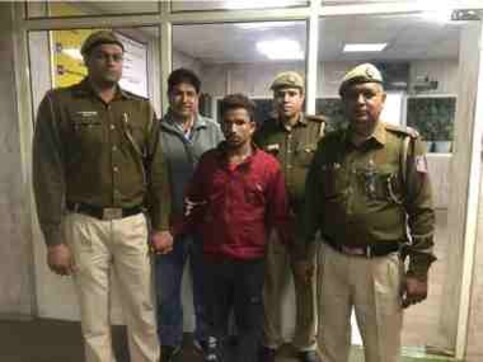 Delhi Police nabs 'Spiderman' Ravi, who scaled balconies, walls and drainage pipes to rob homes Delhi Police nabs 'Spiderman' Ravi, who scaled balconies, walls and drainage pipes to rob homes