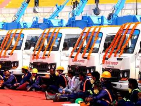 Delhi mechanises sewer cleaning, goes beyond political posturing to turn manual scavengers into entrepreneurs Delhi mechanises sewer cleaning, goes beyond political posturing to turn manual scavengers into entrepreneurs