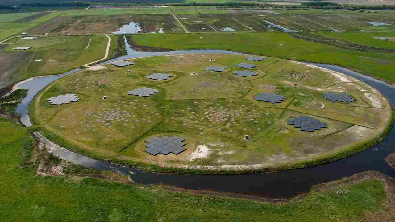 LOFAR telescopes. Image credit: Wikipedia