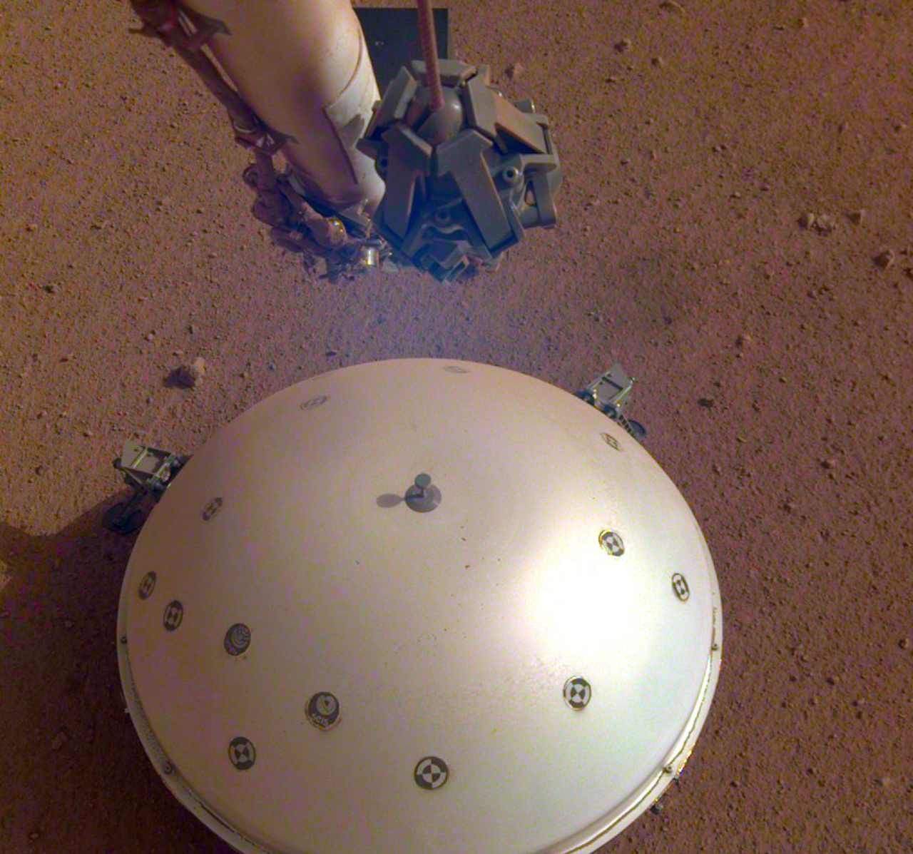 Mars SEIS instrument listening for quakes on Mars_NASA (1)