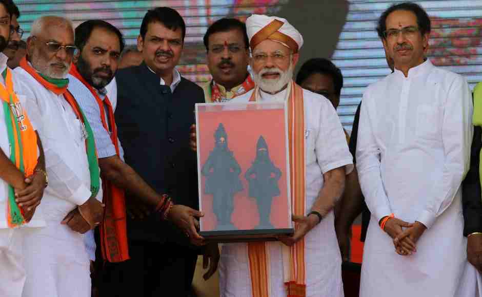The prime minister held a memento as he stood beside Uddhav Thackeray, Devendra Fadnavis and other party leaders. The prime minister held a memento as he stood beside Uddhav Thackeray, Devendra Fadnavis and other party leaders.