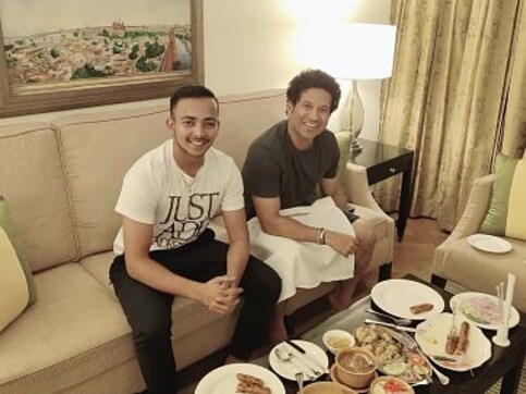 IPL 2019, DC vs MI: Delhi Capitals' Prithvi Shaw delighted after dinner with legendary Sachin Tendulkar IPL 2019, DC vs MI: Delhi Capitals' Prithvi Shaw delighted after dinner with legendary Sachin Tendulkar