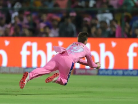ICC Cricket World Cup 2019: Australia's Steve Smith downplays injury scare after landing heavily on elbow during IPL game ICC Cricket World Cup 2019: Australia's Steve Smith downplays injury scare after landing heavily on elbow during IPL game
