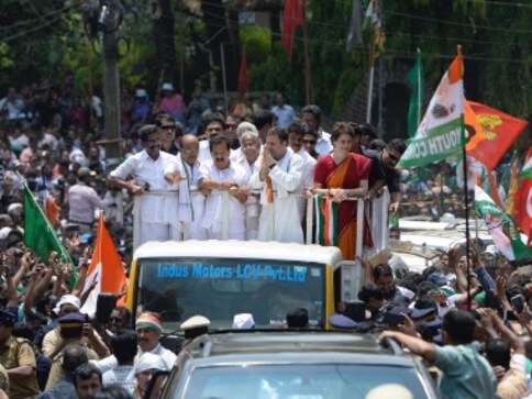 Fact-checker: No, Pakistani flags weren't waved at Rahul Gandhi's roadshow in Wayanad Fact-checker: No, Pakistani flags weren't waved at Rahul Gandhi's roadshow in Wayanad