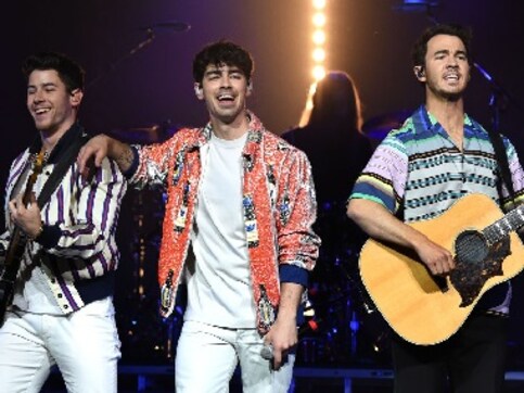 Jonas Brothers to perform their hit single 'Sucker' at 2019 Billboard Music Awards Jonas Brothers to perform their hit single 'Sucker' at 2019 Billboard Music Awards