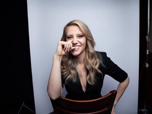 Kate McKinnon to play Theranos founder Elizabeth Holmes in Hulu series, The Dropout