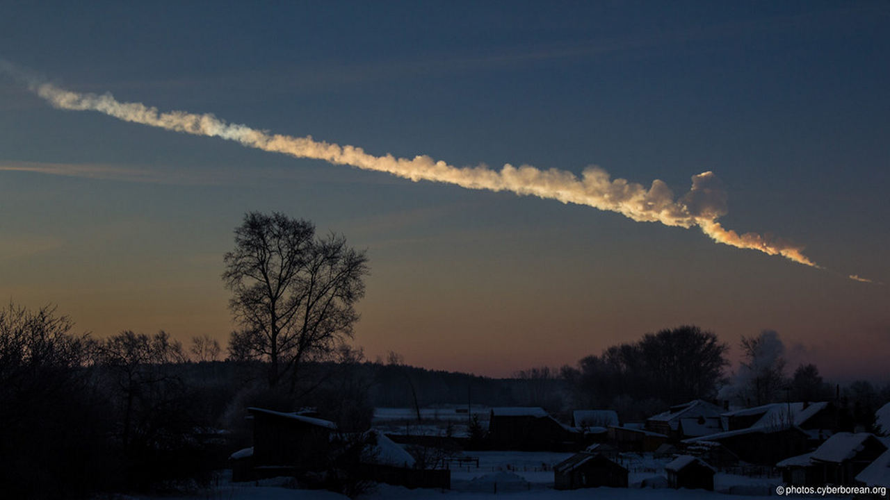 The meteoroid track that was left behind after the explosion at Chelyabinsk. Image credit: Flickr