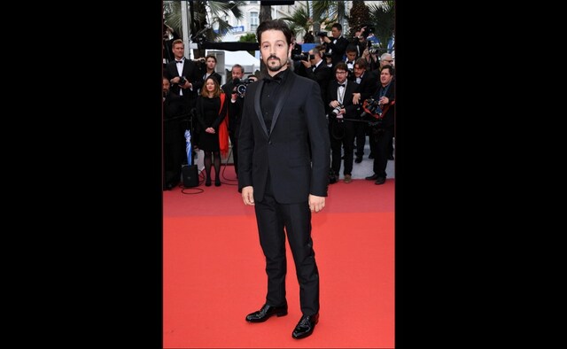 Diego Luna wore a suit from DiorMen to the Cannes Film Festival premiere of Le Belle Époque | Twitter Diego Luna wore a suit from DiorMen to the Cannes Film Festival premiere of Le Belle Époque | Twitter