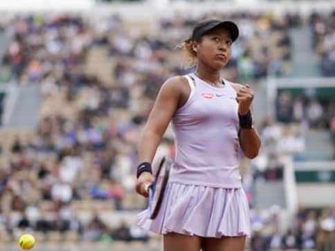 French Open 2019: World No 1 Naomi Osaka displays endless reserves of fighting spirit in comeback against Victoria Azarenka French Open 2019: World No 1 Naomi Osaka displays endless reserves of fighting spirit in comeback against Victoria Azarenka