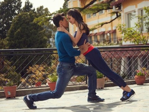 Student of the Year 2 song Fakira is a love ballad featuring Tiger Shroff, Ananya Panday Student of the Year 2 song Fakira is a love ballad featuring Tiger Shroff, Ananya Panday