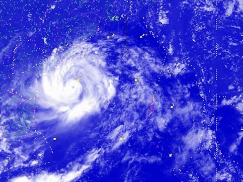 Cyclone Fani updates: Centre announces Rs 340 cr relief package; red Alert sounded in Andhra Pradesh's Srirakulam district Cyclone Fani updates: Centre announces Rs 340 cr relief package; red Alert sounded in Andhra Pradesh's Srirakulam district