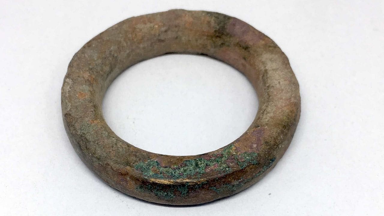 Another ancient bronze from Thailand (measure is in centimetres). Courtesy of Dr Supitcha Supansomboon and Assoc Prof Seriwat Saminpanya