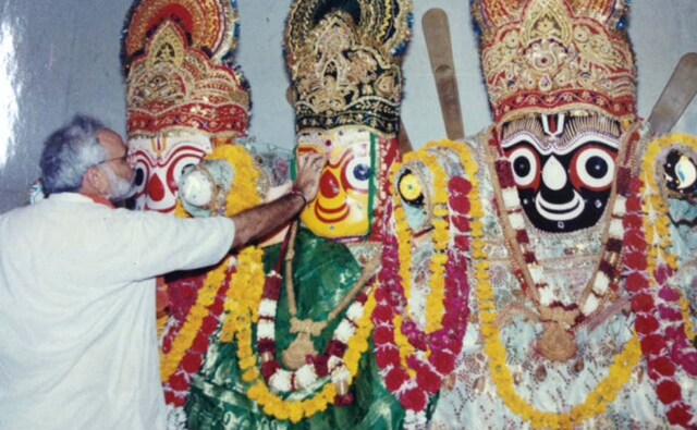 Narendra Modi offers prayers at the Jagannath Temple after being elected Gujarat chief minister in 2001. Image courtesy: Moving Pixels Narendra Modi offers prayers at the Jagannath Temple after being elected Gujarat chief minister in 2001. Image courtesy: Moving Pixels