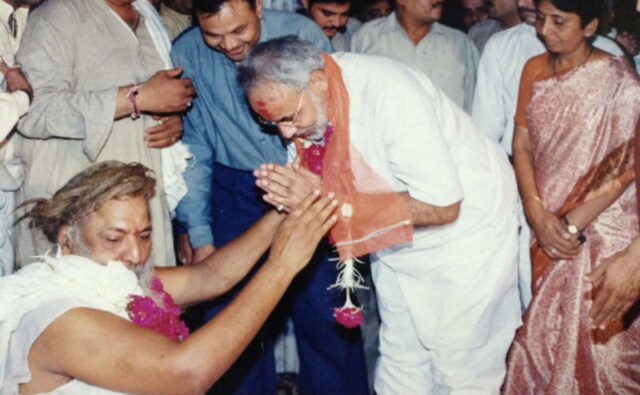 Narendra Modi bows before the former head of Jagannath Temple Rameshwar Das. Image courtesy: Moving Pixels Narendra Modi bows before the former head of Jagannath Temple Rameshwar Das. Image courtesy: Moving Pixels