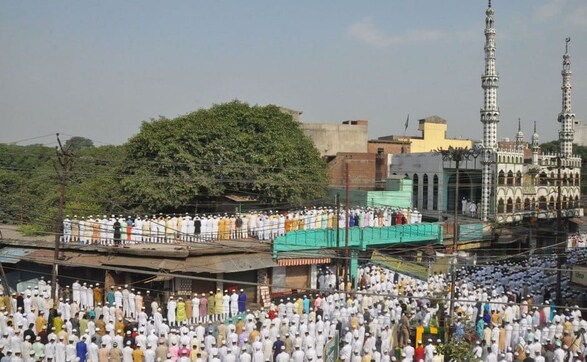 Muslims celebrate Eid-ul-Fitr with gaiety across India; festivities marred in Kashmir by protests, clashes Muslims celebrate Eid-ul-Fitr with gaiety across India; festivities marred in Kashmir by protests, clashes