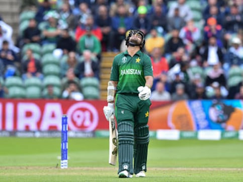 Australia vs Pakistan, ICC Cricket World Cup 2019: Sarfaraz Ahmed's men fail to seize 'winning moments' to stumble once again Australia vs Pakistan, ICC Cricket World Cup 2019: Sarfaraz Ahmed's men fail to seize 'winning moments' to stumble once again