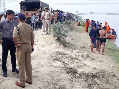 22 rescued after pick-up van ferrying wedding party falls in canal near Lucknow; three kids' bodies fished out, four still missing 22 rescued after pick-up van ferrying wedding party falls in canal near Lucknow; three kids' bodies fished out, four still missing