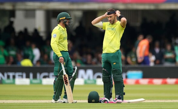 South Africa got off to a horrible start, losing Hashim Amla cheaply post which Quinton de Kock and Faf du Plessis joined hands together for the second-wciekt before De Kock fell for 47. Reuters South Africa got off to a horrible start, losing Hashim Amla cheaply post which Quinton de Kock and Faf du Plessis joined hands together for the second-wciekt before De Kock fell for 47. Reuters