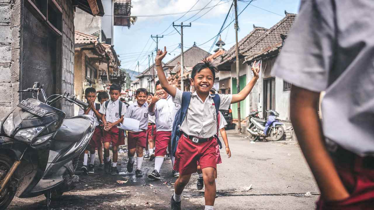 Children going to school. Image credit: Pexels