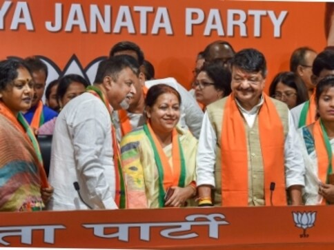 TMC MLA, 16 Bengal councillors join BJP; Kailash Vijayvargiya says saffron party is first preference for those wanting peace in state TMC MLA, 16 Bengal councillors join BJP; Kailash Vijayvargiya says saffron party is first preference for those wanting peace in state