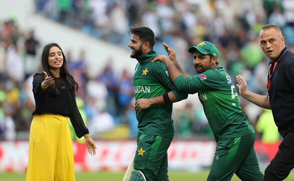 Imad Wasim's heroic 49-run knock guides Pakistan home against Afghanistan; Mitchell Starc shines as Australia beat New Zealand Imad Wasim's heroic 49-run knock guides Pakistan home against Afghanistan; Mitchell Starc shines as Australia beat New Zealand