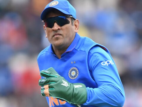 ICC Cricket World Cup 2019: MS Dhoni sporting Army insignia goes against rules; game's governing body right in intervening ICC Cricket World Cup 2019: MS Dhoni sporting Army insignia goes against rules; game's governing body right in intervening