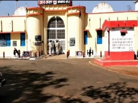 Four prisoners escape from jail in Madhya Pradesh's Neemuch; police suspect outsider support, declare bounty of Rs 50,000 Four prisoners escape from jail in Madhya Pradesh's Neemuch; police suspect outsider support, declare bounty of Rs 50,000