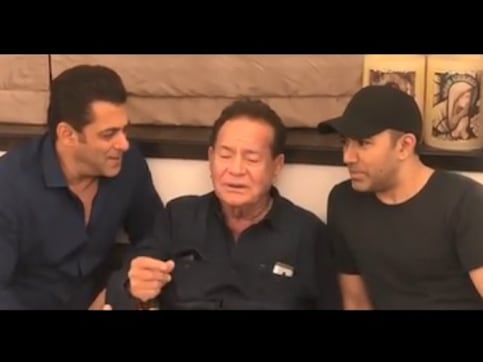 Watch: Salman Khan, father Salim sing classic Mohammed Rafi song, Suhaani Raat Dhal Chuki Watch: Salman Khan, father Salim sing classic Mohammed Rafi song, Suhaani Raat Dhal Chuki