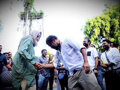 Amitabh Bachchan, Ayushmann Khurrana wrap up shoot of Shoojit Sircar's Gulabo Sitabo, share pictures with crew Amitabh Bachchan, Ayushmann Khurrana wrap up shoot of Shoojit Sircar's Gulabo Sitabo, share pictures with crew